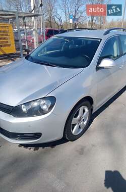 Універсал Volkswagen Golf 2010 в 