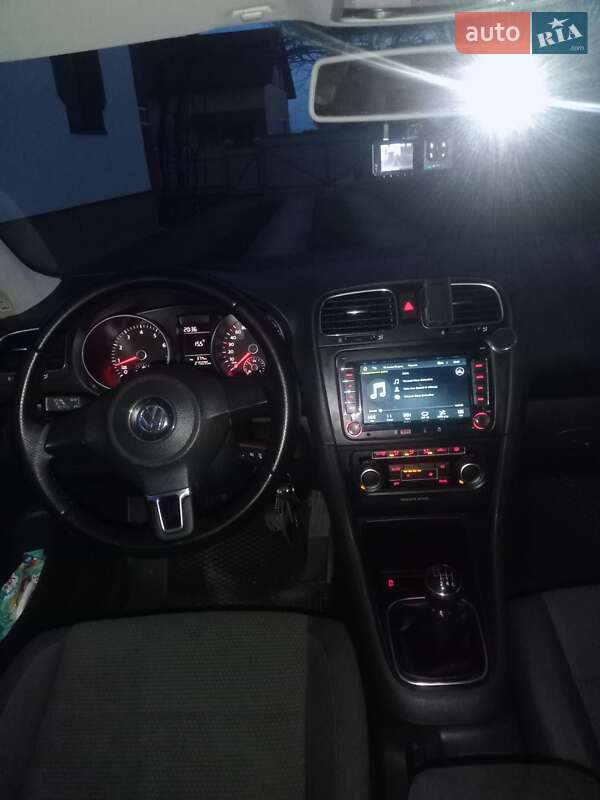 Універсал Volkswagen Golf 2010 в Івано-Франківську