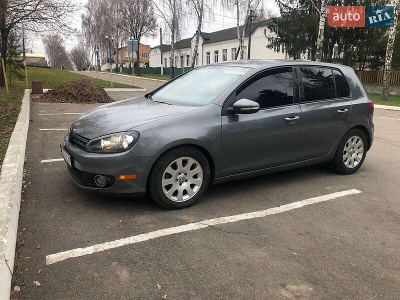 Хетчбек Volkswagen Golf 2013 в 