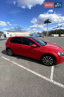 Хэтчбек Volkswagen Golf 2014 в 