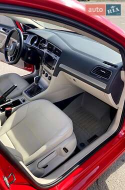 Хэтчбек Volkswagen Golf 2014 в 