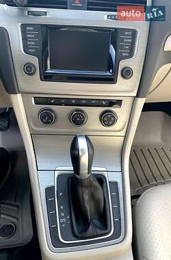 Хэтчбек Volkswagen Golf 2014 в 
