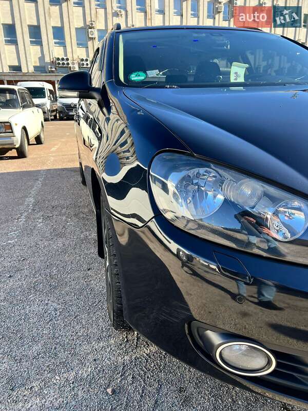 Универсал Volkswagen Golf 2011 в Чернигове