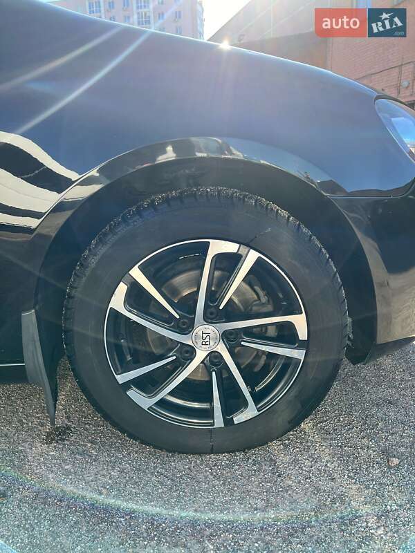 Универсал Volkswagen Golf 2011 в Чернигове