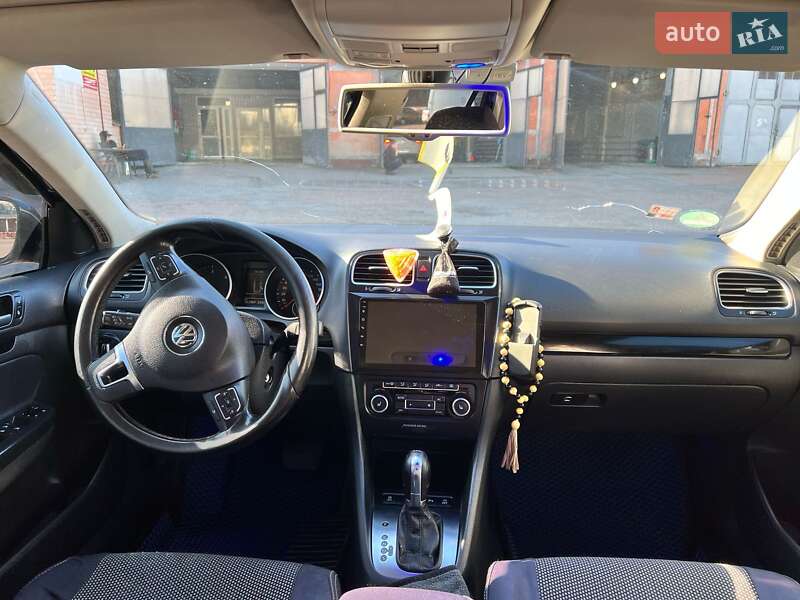 Универсал Volkswagen Golf 2011 в Чернигове