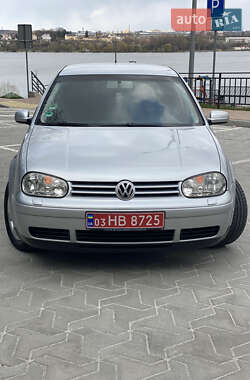 Хэтчбек Volkswagen Golf 2003 в 