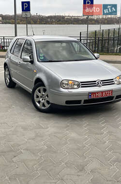 Хэтчбек Volkswagen Golf 2003 в 