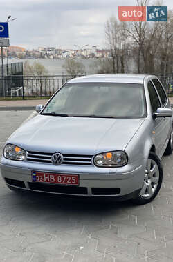 Хэтчбек Volkswagen Golf 2003 в 