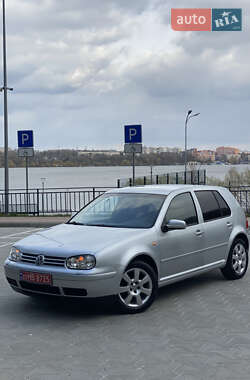 Хэтчбек Volkswagen Golf 2003 в 