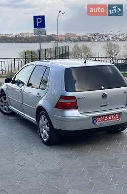 Хэтчбек Volkswagen Golf 2003 в 