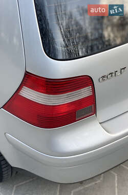 Хэтчбек Volkswagen Golf 2003 в 
