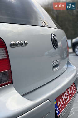 Хэтчбек Volkswagen Golf 2003 в 