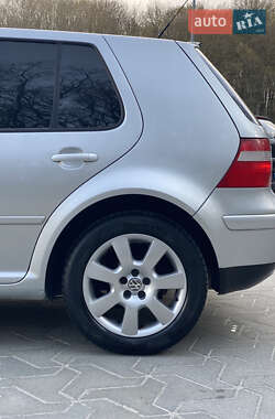 Хэтчбек Volkswagen Golf 2003 в 