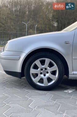 Хэтчбек Volkswagen Golf 2003 в 
