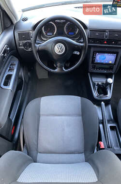 Хэтчбек Volkswagen Golf 2003 в 
