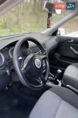 Хэтчбек Volkswagen Golf 2003 в 