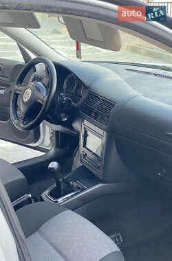 Хэтчбек Volkswagen Golf 2003 в 