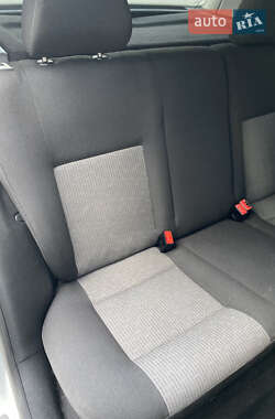Хэтчбек Volkswagen Golf 2003 в 