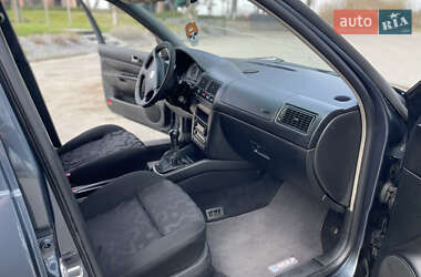 Хэтчбек Volkswagen Golf 2000 в 