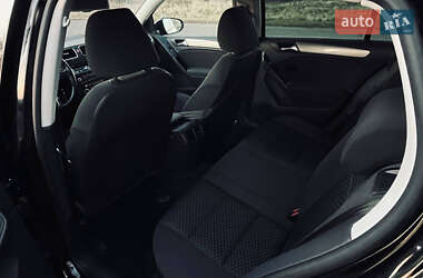 Хетчбек Volkswagen Golf 2011 в 