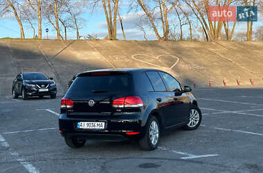 Хетчбек Volkswagen Golf 2011 в 