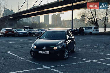 Хетчбек Volkswagen Golf 2011 в 