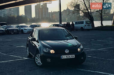 Хетчбек Volkswagen Golf 2011 в 