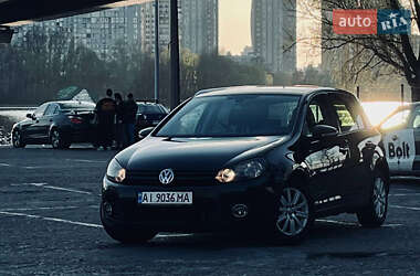 Хетчбек Volkswagen Golf 2011 в 