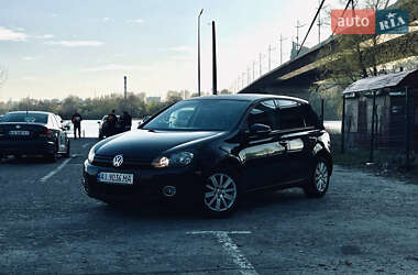 Хетчбек Volkswagen Golf 2011 в 