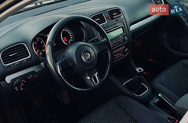 Хетчбек Volkswagen Golf 2011 в 