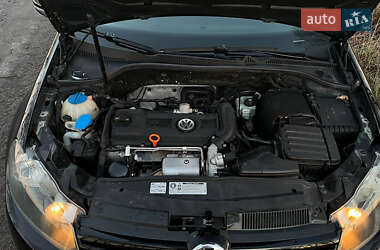 Хетчбек Volkswagen Golf 2011 в 