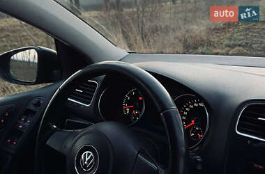 Хетчбек Volkswagen Golf 2011 в 