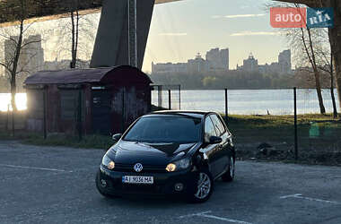 Хетчбек Volkswagen Golf 2011 в 