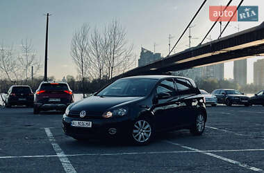 Хетчбек Volkswagen Golf 2011 в 