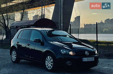 Хетчбек Volkswagen Golf 2011 в 