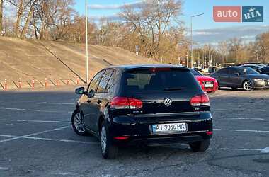 Хетчбек Volkswagen Golf 2011 в 