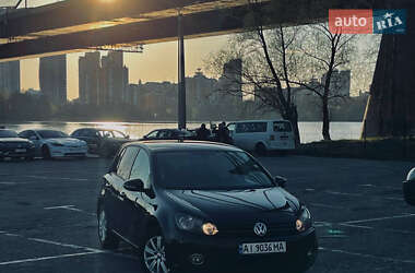Хетчбек Volkswagen Golf 2011 в 