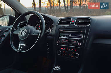Хетчбек Volkswagen Golf 2011 в 