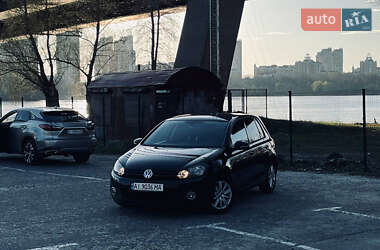 Хетчбек Volkswagen Golf 2011 в 