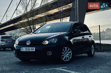 Хетчбек Volkswagen Golf 2011 в 