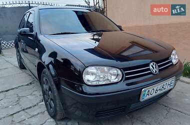 Хетчбек Volkswagen Golf 2001 в 