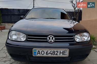 Хетчбек Volkswagen Golf 2001 в 