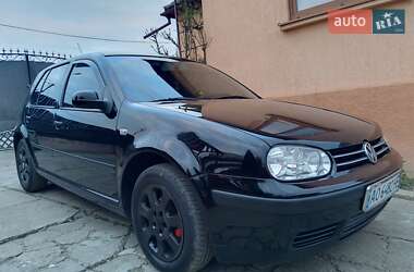 Хетчбек Volkswagen Golf 2001 в 