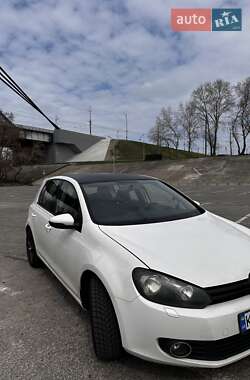 Хэтчбек Volkswagen Golf 2011 в 