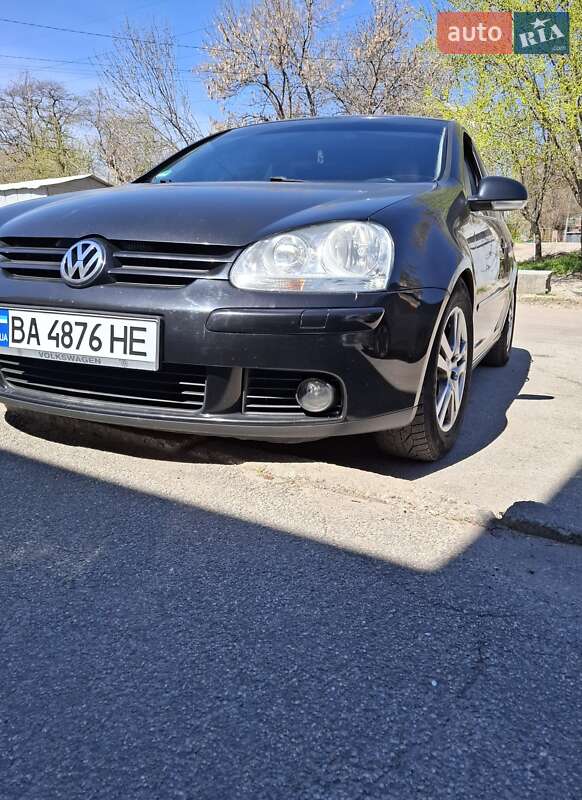 Хетчбек Volkswagen Golf 2006 в 