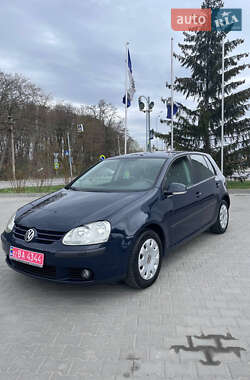 Хэтчбек Volkswagen Golf 2005 в 