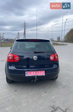 Хэтчбек Volkswagen Golf 2005 в 