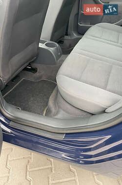Хэтчбек Volkswagen Golf 2005 в 