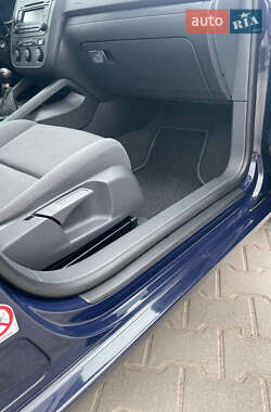 Хэтчбек Volkswagen Golf 2005 в 