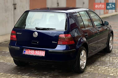 Хэтчбек Volkswagen Golf 2001 в 